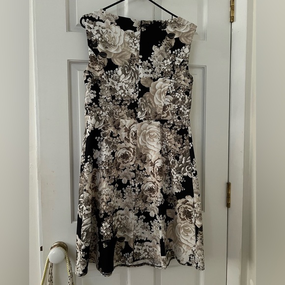 Connected Apparel Floral Dress - Picture 3 of 3
